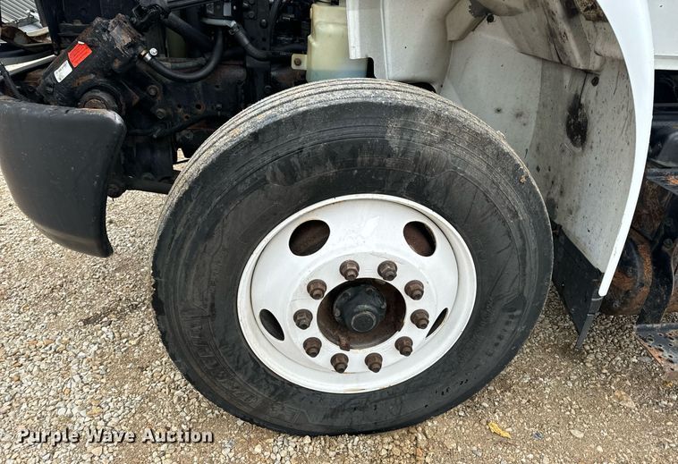 image for item EN4501 2006 International 4400 truck cab and chassis