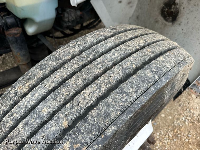 image for item EN4501 2006 International 4400 truck cab and chassis