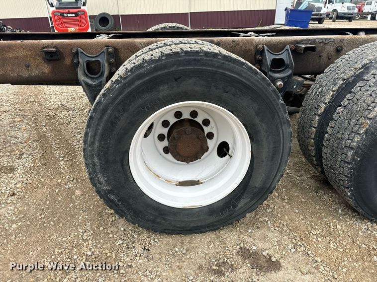 image for item EN4501 2006 International 4400 truck cab and chassis