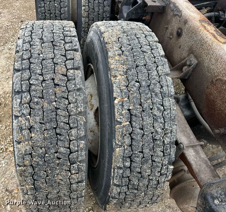 image for item EN4501 2006 International 4400 truck cab and chassis