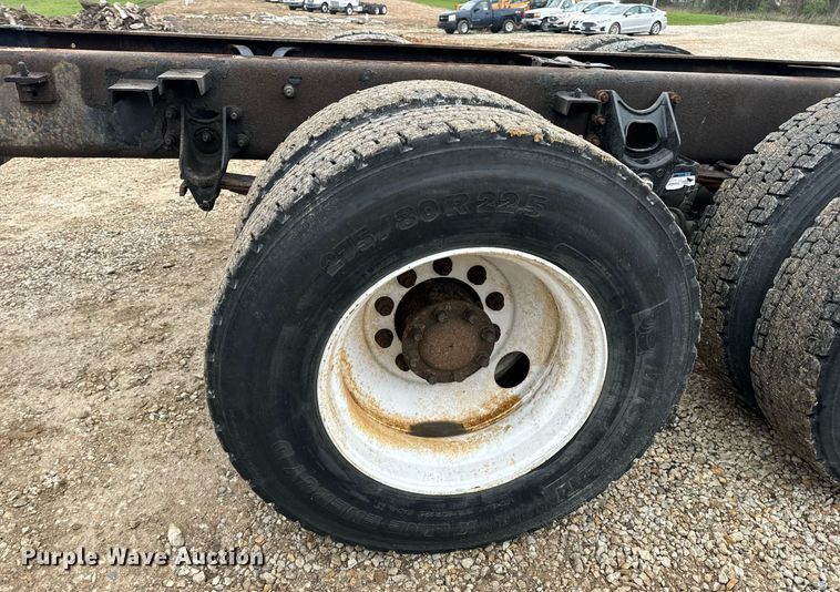 image for item EN4501 2006 International 4400 truck cab and chassis