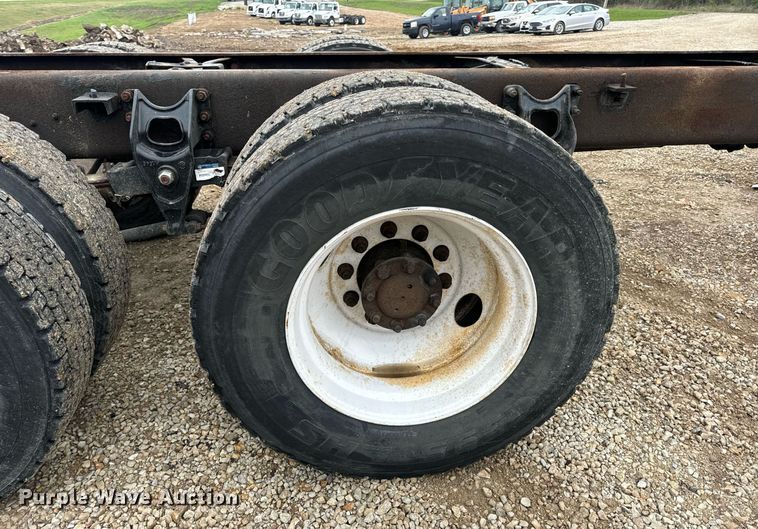 image for item EN4501 2006 International 4400 truck cab and chassis