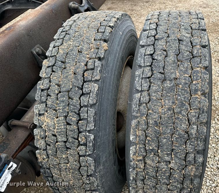 image for item EN4501 2006 International 4400 truck cab and chassis