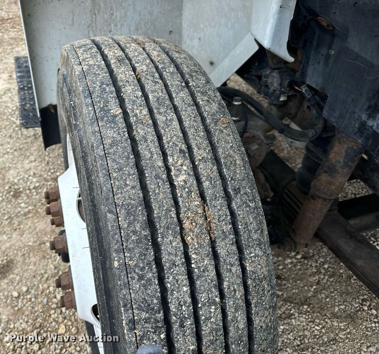 image for item EN4501 2006 International 4400 truck cab and chassis