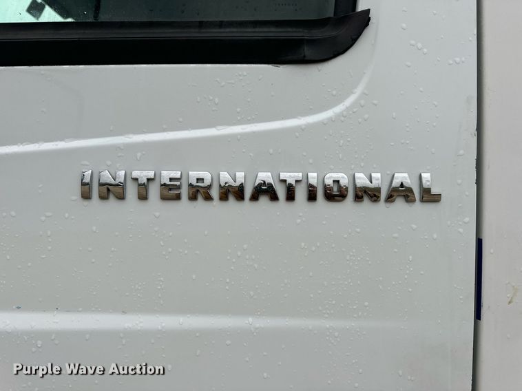 image for item EN4501 2006 International 4400 truck cab and chassis