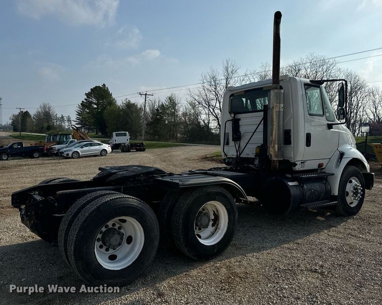 image for item EN4503 2007 International 8600 semi truck
