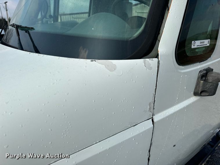 image for item EN4503 2007 International 8600 semi truck