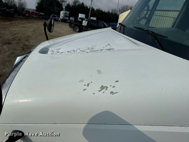 image for item EN4503 2007 International 8600 semi truck