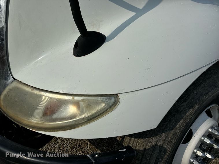 image for item EN4503 2007 International 8600 semi truck