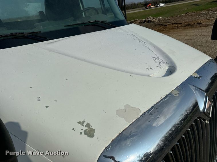 image for item EN4503 2007 International 8600 semi truck