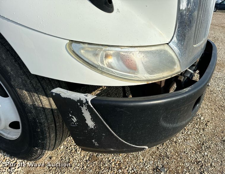 image for item EN4503 2007 International 8600 semi truck