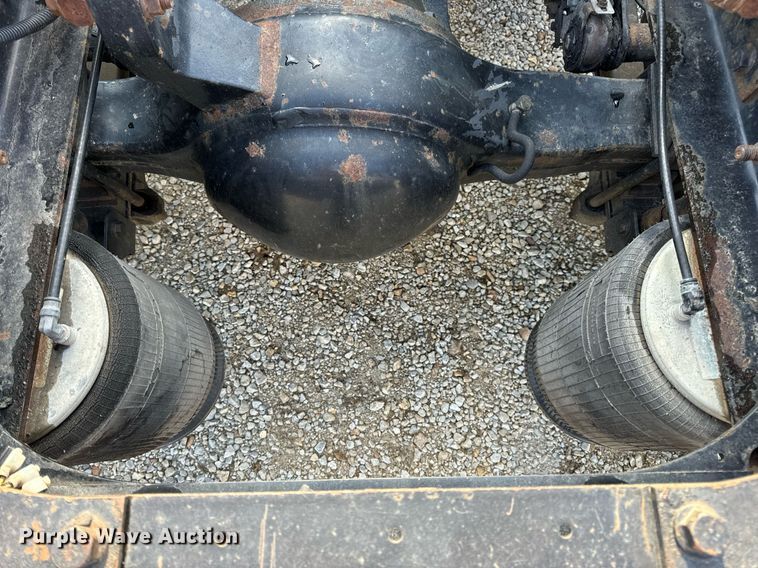 image for item EN4503 2007 International 8600 semi truck