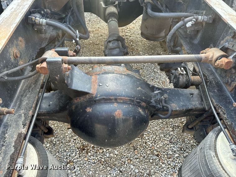 image for item EN4503 2007 International 8600 semi truck