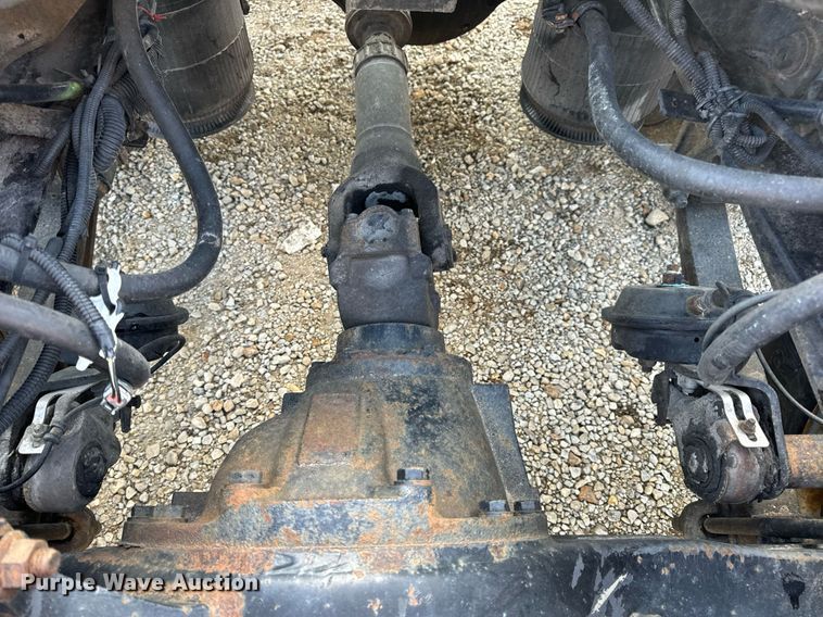 image for item EN4503 2007 International 8600 semi truck