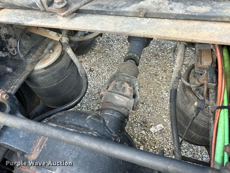 image for item EN4503 2007 International 8600 semi truck