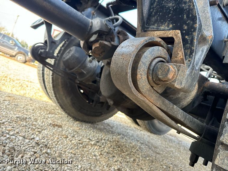 image for item EN4503 2007 International 8600 semi truck