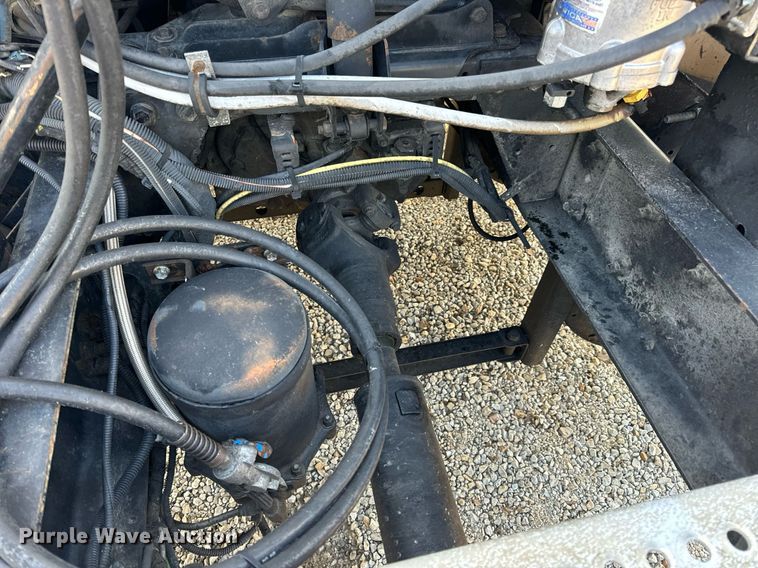 image for item EN4503 2007 International 8600 semi truck