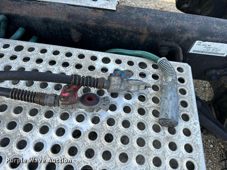 image for item EN4503 2007 International 8600 semi truck