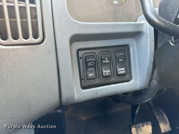 image for item EN4503 2007 International 8600 semi truck