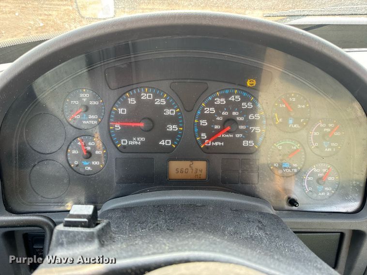 image for item EN4503 2007 International 8600 semi truck