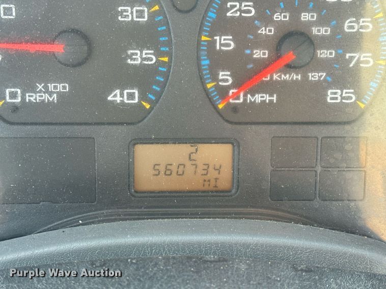 image for item EN4503 2007 International 8600 semi truck