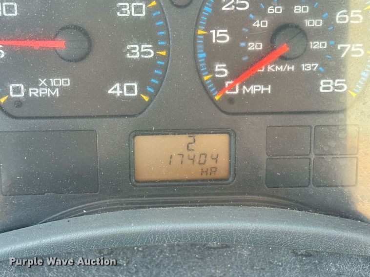 image for item EN4503 2007 International 8600 semi truck