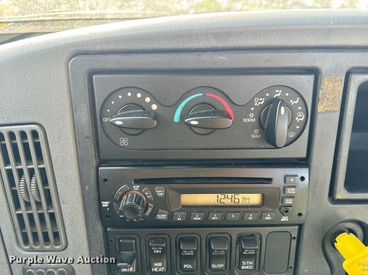 image for item EN4503 2007 International 8600 semi truck