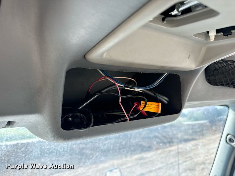 image for item EN4503 2007 International 8600 semi truck