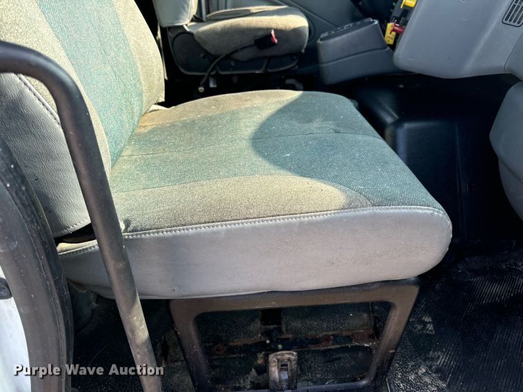 image for item EN4503 2007 International 8600 semi truck