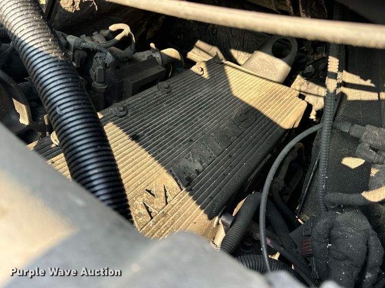 image for item EN4503 2007 International 8600 semi truck