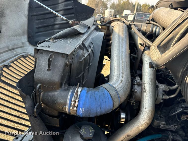 image for item EN4503 2007 International 8600 semi truck