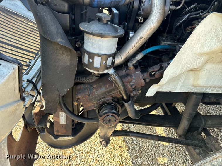 image for item EN4503 2007 International 8600 semi truck