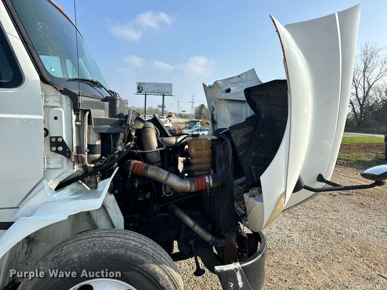 image for item EN4503 2007 International 8600 semi truck