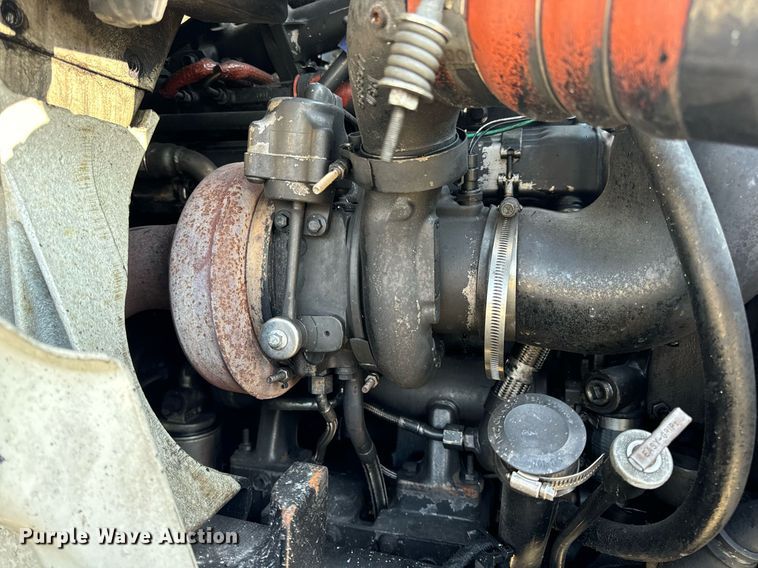 image for item EN4503 2007 International 8600 semi truck