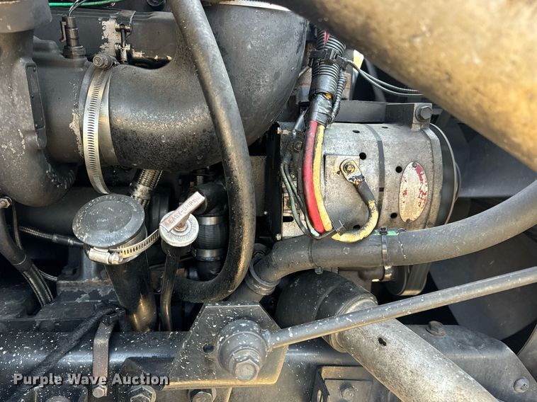 image for item EN4503 2007 International 8600 semi truck