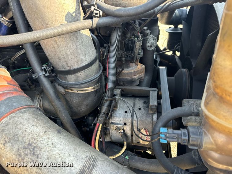 image for item EN4503 2007 International 8600 semi truck