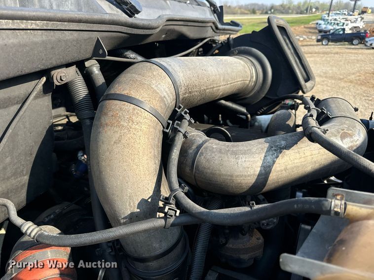 image for item EN4503 2007 International 8600 semi truck