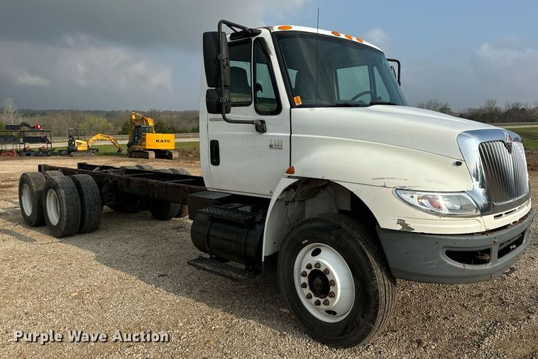 image for item EN4504 2006 International 4400 truck cab and chassis