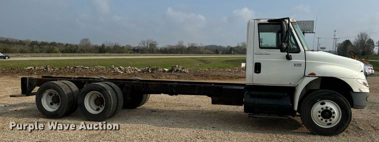 image for item EN4504 2006 International 4400 truck cab and chassis