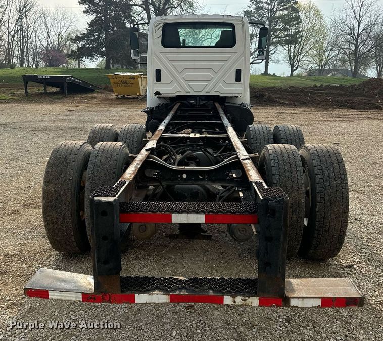 image for item EN4504 2006 International 4400 truck cab and chassis