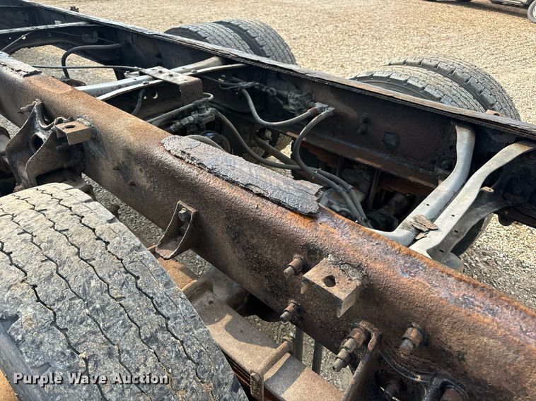 image for item EN4504 2006 International 4400 truck cab and chassis