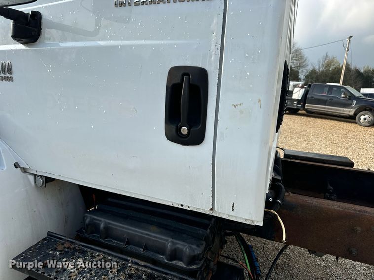 image for item EN4504 2006 International 4400 truck cab and chassis