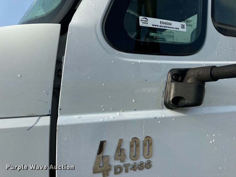 image for item EN4504 2006 International 4400 truck cab and chassis