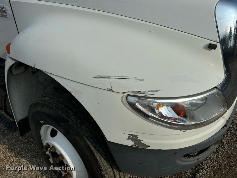 image for item EN4504 2006 International 4400 truck cab and chassis