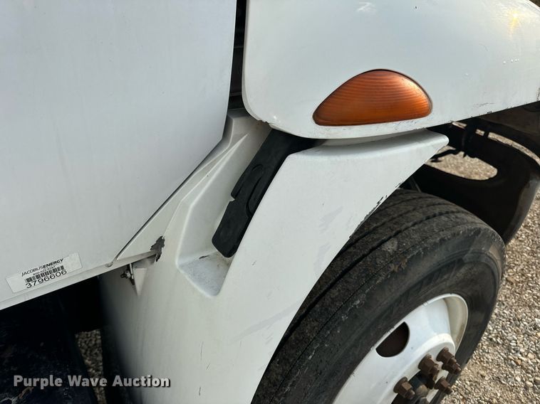 image for item EN4504 2006 International 4400 truck cab and chassis