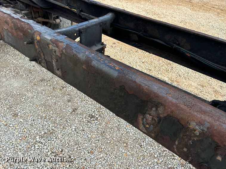 image for item EN4504 2006 International 4400 truck cab and chassis