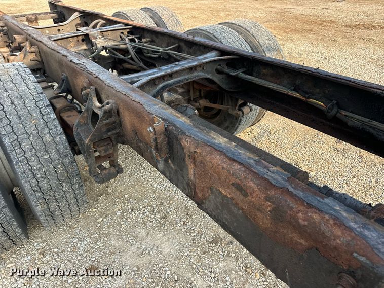 image for item EN4504 2006 International 4400 truck cab and chassis