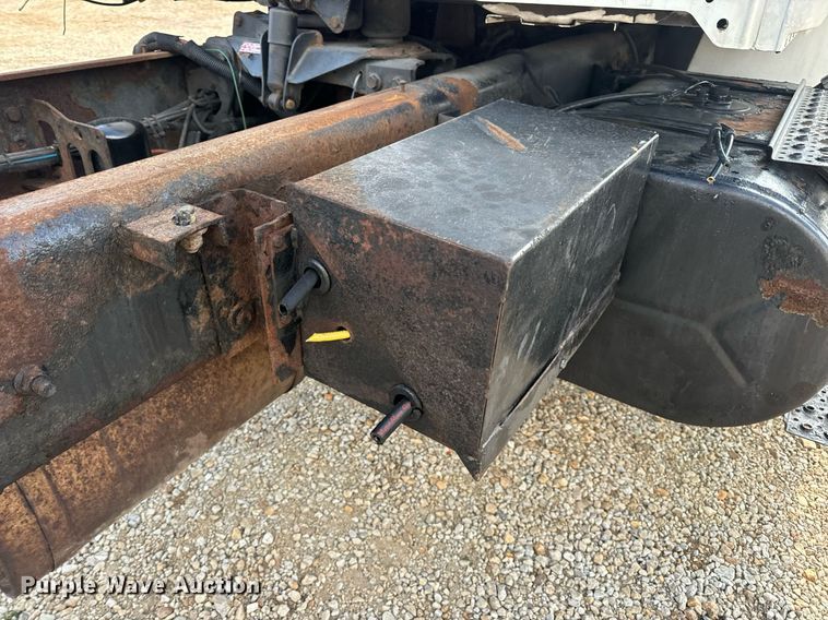 image for item EN4504 2006 International 4400 truck cab and chassis