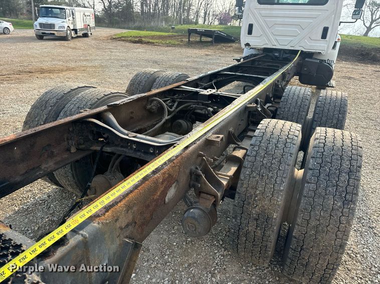 image for item EN4504 2006 International 4400 truck cab and chassis