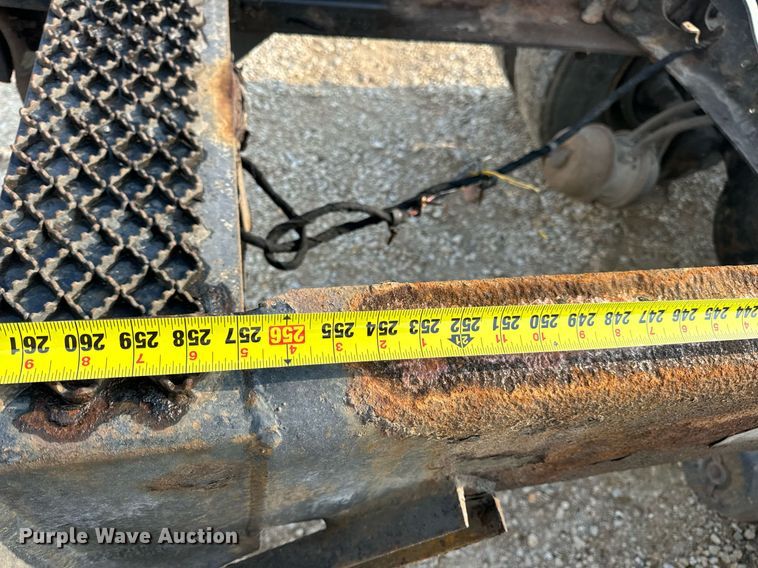 image for item EN4504 2006 International 4400 truck cab and chassis